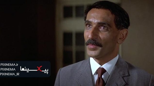 فیلم سینمایی گاندی ، سکانس مقاومت مسالمت آمیز گاندی با پلیس