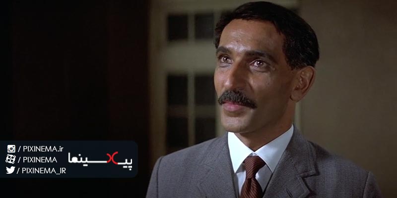 فیلم سینمایی گاندی ، سکانس مقاومت مسالمت آمیز گاندی با پلیس