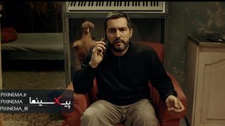 سکانس فیلم سینمایی مارموز ، مصاحبه قدرت(حامد بهداد) با شبکه‌های سلطنت‌طلب